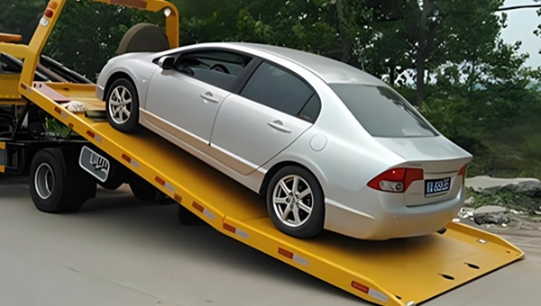 救援車托運小轎車.jpg